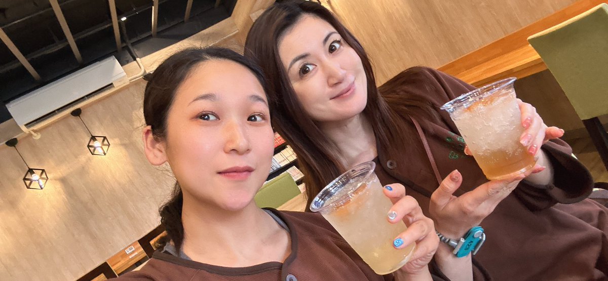 yozzeko's tweet photo. エグモントハニー（UMF10＋ MGO265相当）250g
美味しい #マヌカハニー であかりんと乾杯🥂
飲み物が数倍に美味しくなるのが素晴らしい👍
https://t.co/fssq5QjMQ6
#BeeMe #manukahoney #はじめましてのマヌカハニー #ビーミー #プレゼント #楽天 #楽天スーパーSALE #楽天スーパーセール #カラキャス https://t.co/ObWOMo8Xb8