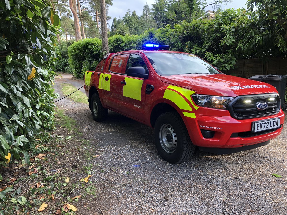 RingwoodFire's tweet photo. 🚨 06/06/24 -18:33- 45P7 + 45M2 mobilised to a Fire in the Open off Garden Lane, St Leonards.

🚒 First call out for our new 45M2! 🚒 https://t.co/UoeveIBVnv