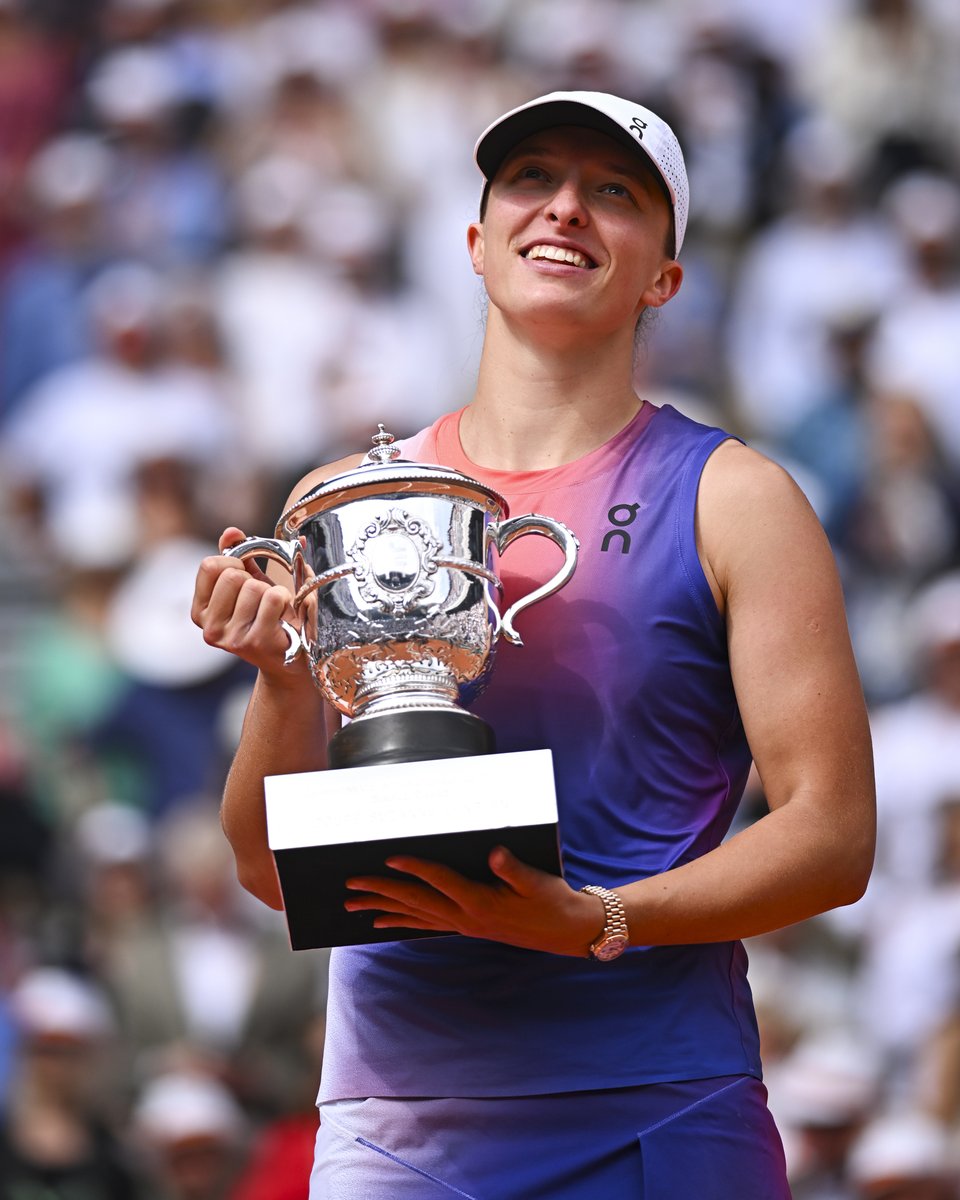 4-TIME ROLAND-GARROS CH4MPION 🏆🏆🏆🏆

#RolandGarros <a href="/iga_swiatek/">Iga Świątek</a>