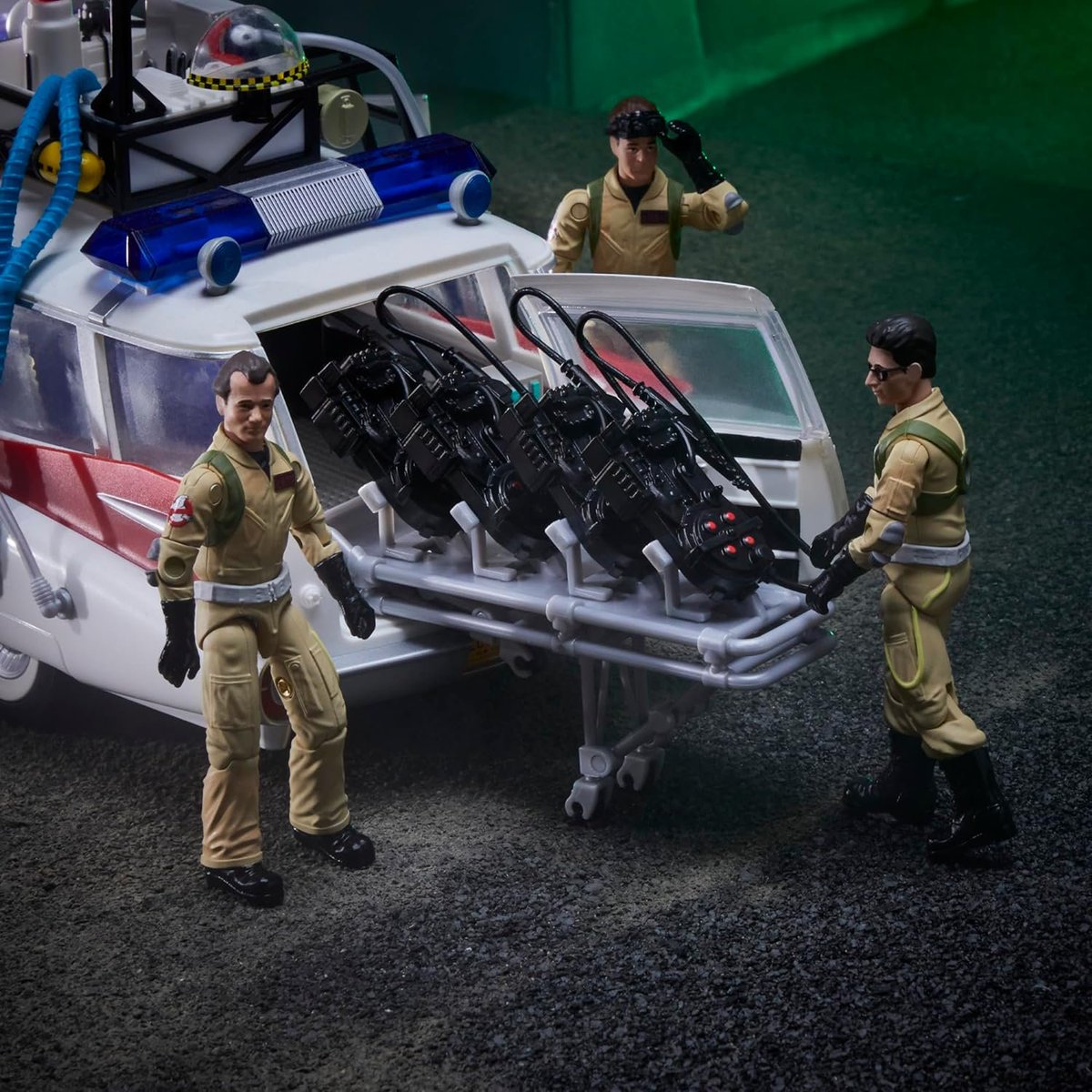 preterniadotcom's tweet photo. I believe these Hasbro 1/18 O-Ring Ghostbusters go up for sale this afternoon around 1 PM EST. Set should be $44.99 MSRP.

Will post direct links once live. https://t.co/mlxReboth6