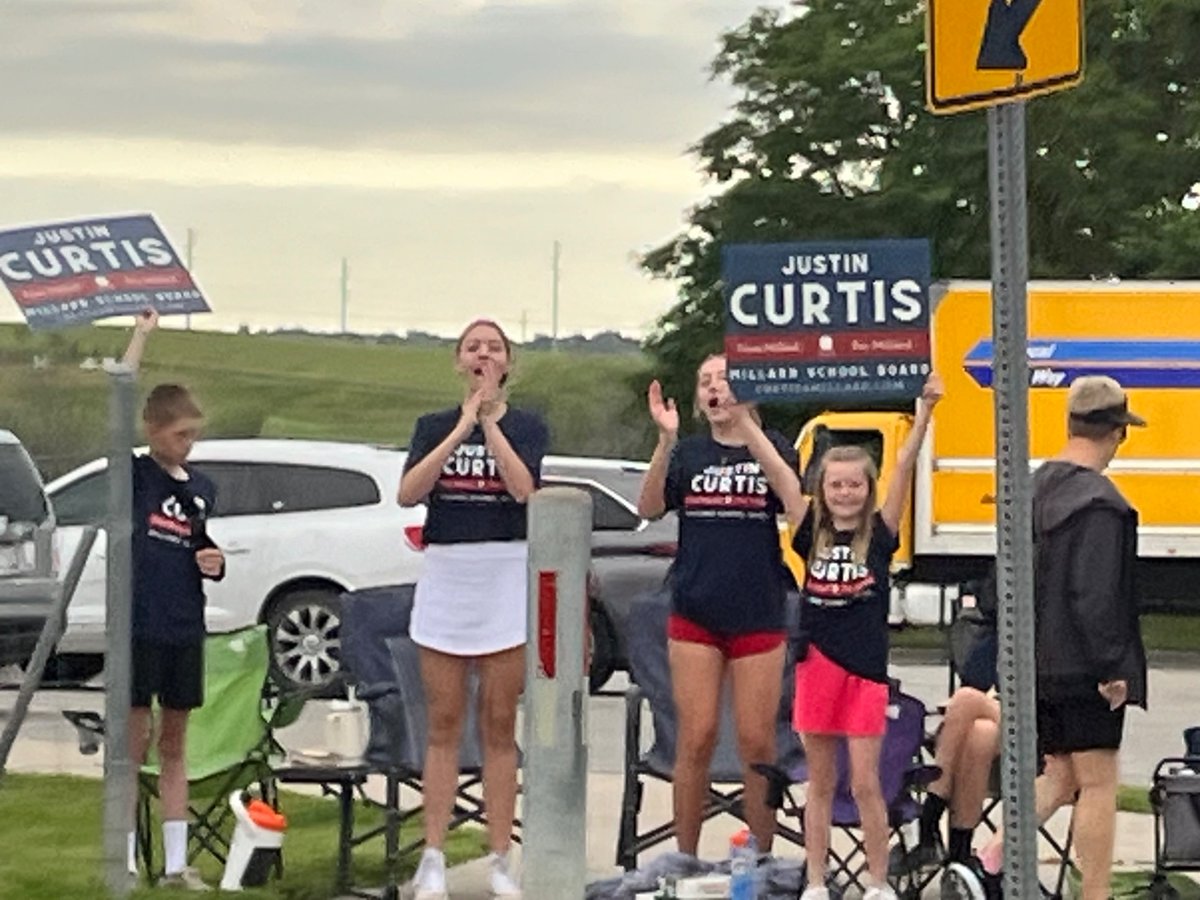 justincurtisOMA's tweet photo. HUGE THANKS to Pink Gorilla Events for putting on an excellent @ccornfield10k this morning out at @WernerPark! Great weather and even better support from “Team Curtis”.
#curtis4millard #Proud2bMPS #runforthecorn https://t.co/G9eJHCFUjN