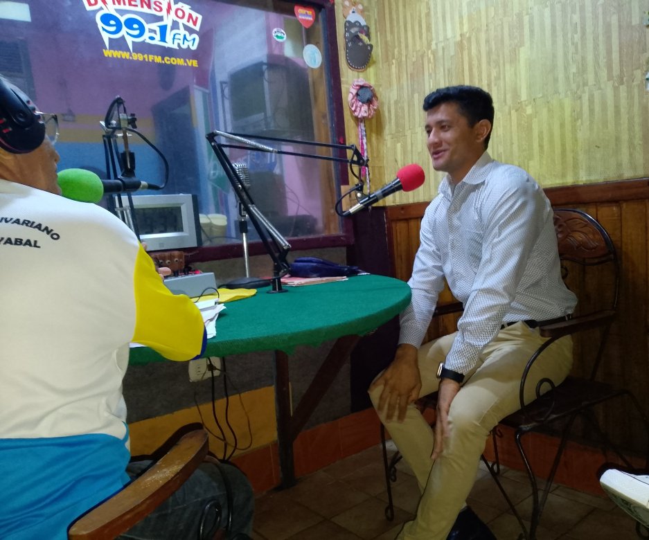 La Dirección Regional del Edo <a href="/GuaricoMRT2/">X Oficial TUPAMARO GUÁRICO</a> visita la emisora "Dimensión 99.1 FM" en el Mcpio <a href="/MrtGuayabal/">X Oficial MRT Guayabal</a> para dar a conocer el trabajo que viene realizando nuestro partido a nivel Nacional y el apoyo a nuestro único candidato presidencial <a href="/NicolasMaduro/">Nicolás Maduro</a> 

#SiVaNico