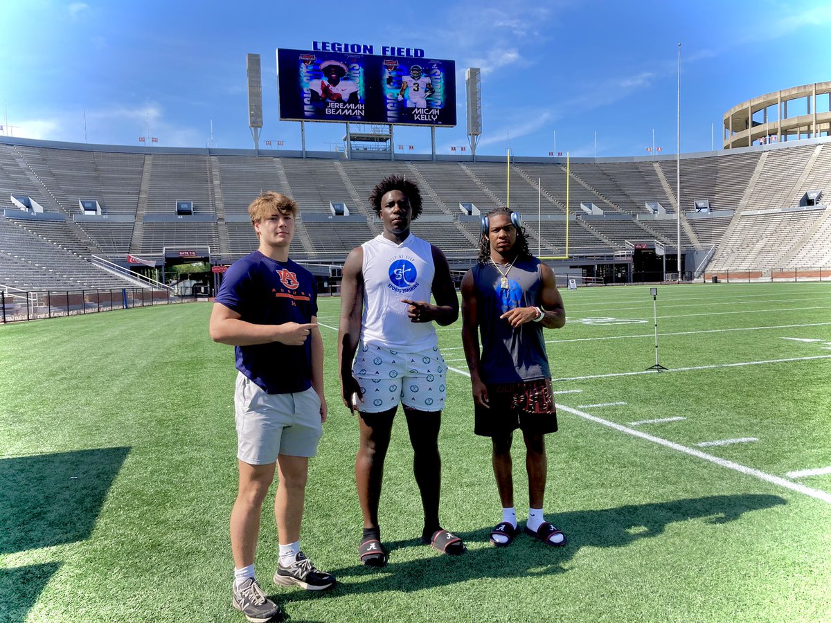 Hall-Tech Sports (@halltechsports1) on Twitter photo 👀”HS Legends In The City”
Stars ⭐️ at The Magic City Showcase
Big s/o to future college stars & HS legends in Alabama HS 🏈….
📸Left to Right:
<a href="/AuburnFootball/">Auburn Football</a> 🦅
<a href="/_colegamble/">Cole Gamble</a>
<a href="/AlabamaFTBL/">Alabama Football</a>🐘
<a href="/Jeremiah_Beaman/">Jeremiah Beaman</a>
<a href="/JayMbakwe/">Jaylen “Bak” Mbakwe</a>
(<a href="/OnPointMediaMG/">OnPointMedia</a>)#AlabamaTop5 👀”HS Legends In The City”
Stars ⭐️ at The Magic City Showcase
Big s/o to future college stars & HS legends in Alabama HS 🏈….
📸Left to Right:
<a href="/AuburnFootball/">Auburn Football</a> 🦅
<a href="/_colegamble/">Cole Gamble</a>
<a href="/AlabamaFTBL/">Alabama Football</a>🐘
<a href="/Jeremiah_Beaman/">Jeremiah Beaman</a>
<a href="/JayMbakwe/">Jaylen “Bak” Mbakwe</a>
(<a href="/OnPointMediaMG/">OnPointMedia</a>)#AlabamaTop5