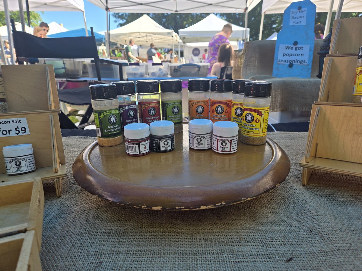 apothecaryspice's tweet photo. Come on down to the Old Town ALX waterfront for the Volunteer Alexandria Arts & Crafts Fair. Over 100 vendors, food & drinks, and beautiful weather. And a great way to support local small businesses.
158 The Strand, Alexandria, VA
#WickedGoodness #supportsmallbusinesses https://t.co/vUqKfolEqp