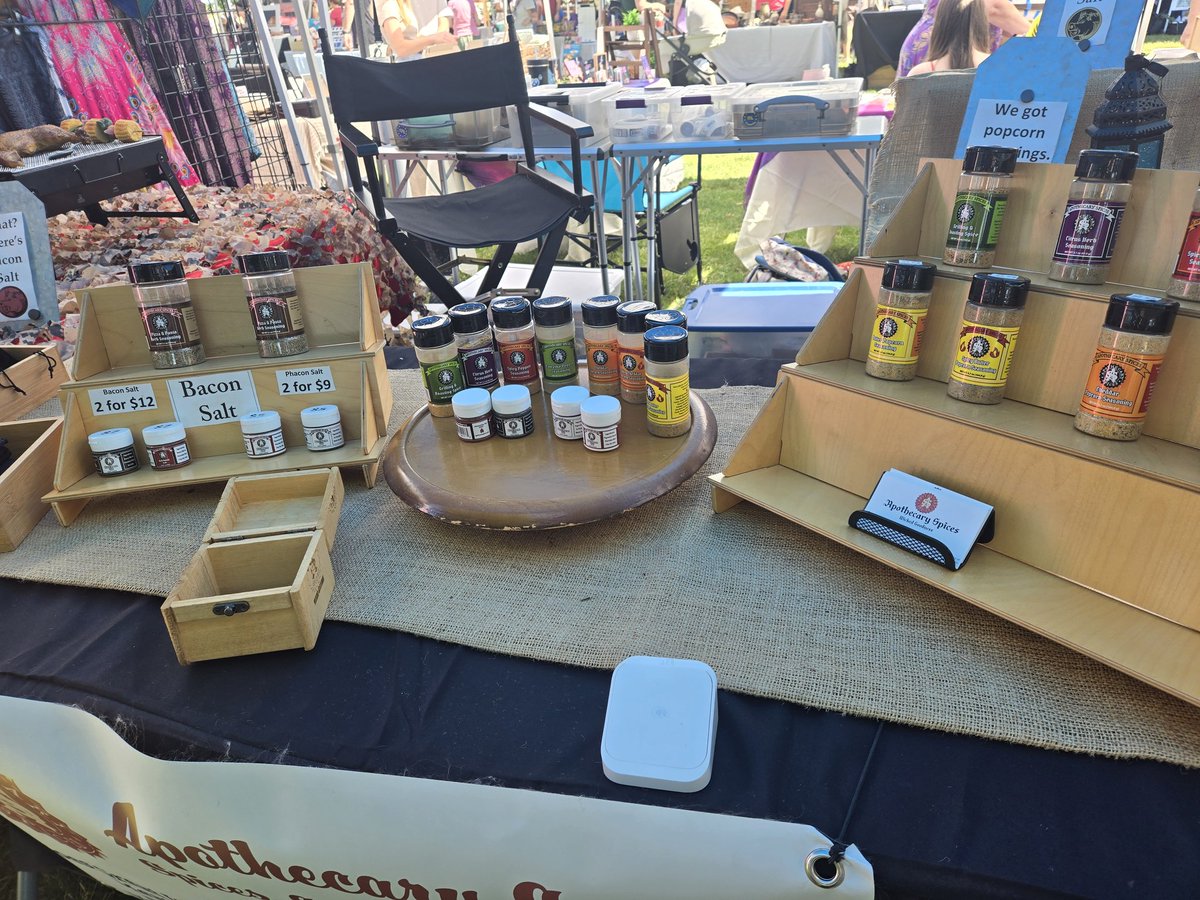 apothecaryspice's tweet photo. Come on down to the Old Town ALX waterfront for the Volunteer Alexandria Arts & Crafts Fair. Over 100 vendors, food & drinks, and beautiful weather. And a great way to support local small businesses.
158 The Strand, Alexandria, VA
#WickedGoodness #supportsmallbusinesses https://t.co/vUqKfolEqp