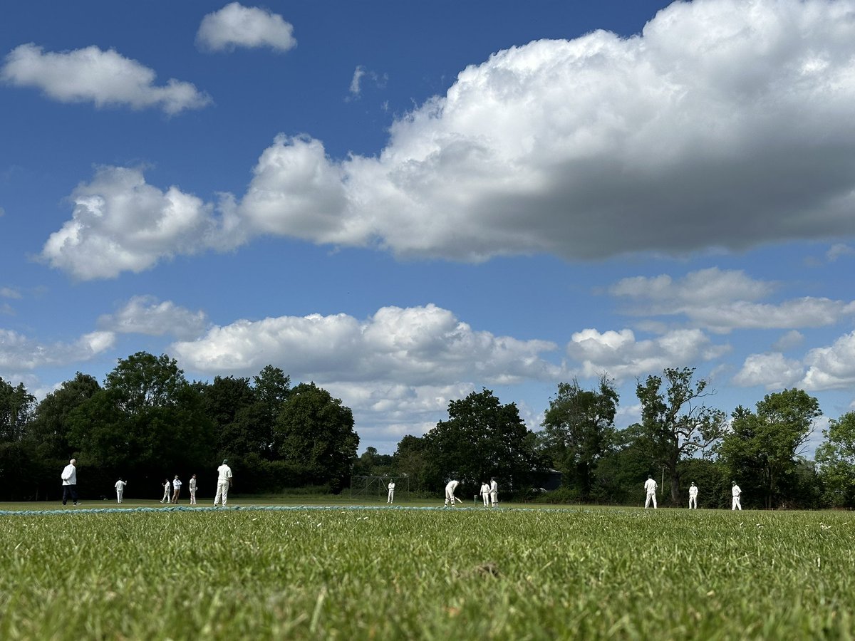 Perfect afternoon for some timeout with <a href="/LucyEckley/">Lucy Eckley</a> and a spot of village cricket. Ahead of a busy week on the road, showcasing all things Great British Livestock production to a key group of Chinese meat companies #exportisgreat