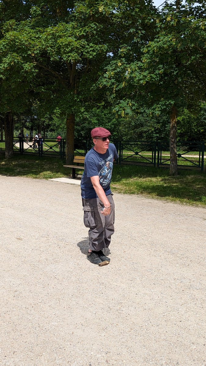 MBIDF's tweet image. D'un côté : ça tire, ça pointe, et surtout ça se chambre pas mal sur le style #20AnsMBIDF