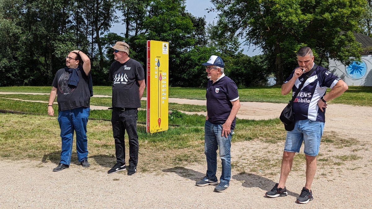 MBIDF's tweet image. D'un côté : ça tire, ça pointe, et surtout ça se chambre pas mal sur le style #20AnsMBIDF