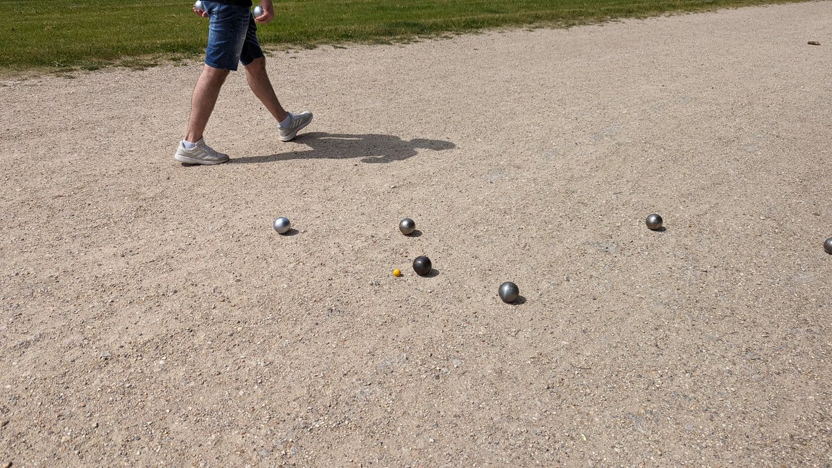 MBIDF's tweet image. D'un côté : ça tire, ça pointe, et surtout ça se chambre pas mal sur le style #20AnsMBIDF