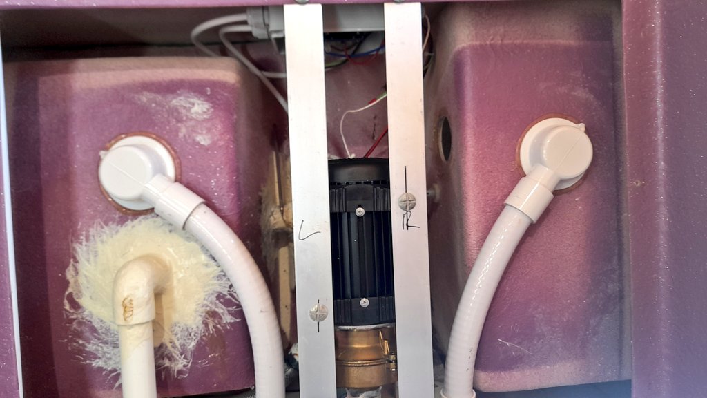 BulldogBDX's tweet photo. Sorry I've been quiet today so far. Doing some surgery on the #hydrobath at Mrs.BDXs doggie room. 
New immersion heater fitted 👍👍 https://t.co/s3qXThDij2