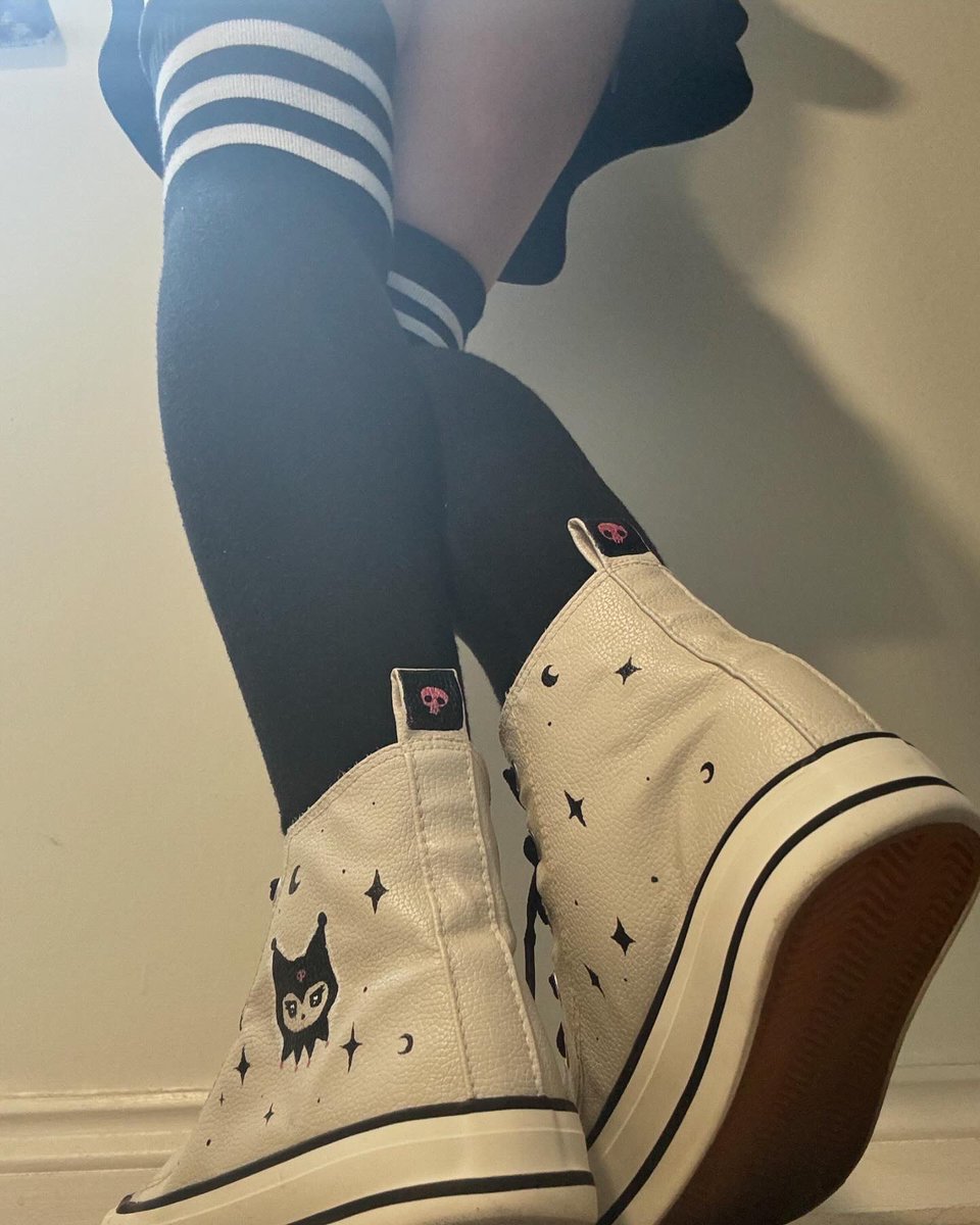 TombieFox tweet media