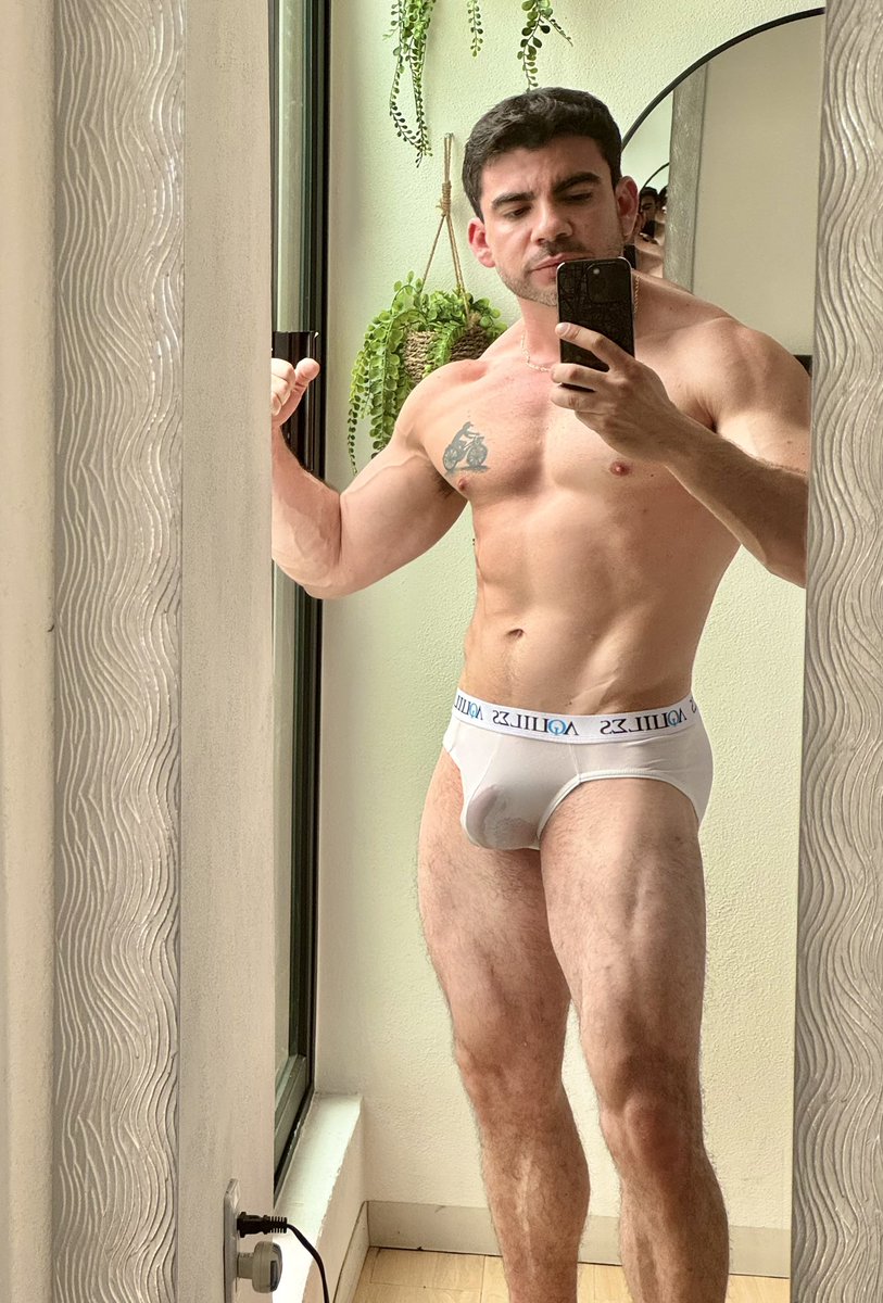 alainkRRR's tweet photo. Qué onda … como va su fin de semana ? 
Yo acá en CDMX 🇲🇽🇲🇽

Dame un Rt para subir más contenido 🔥 https://t.co/z5kRr8hM84