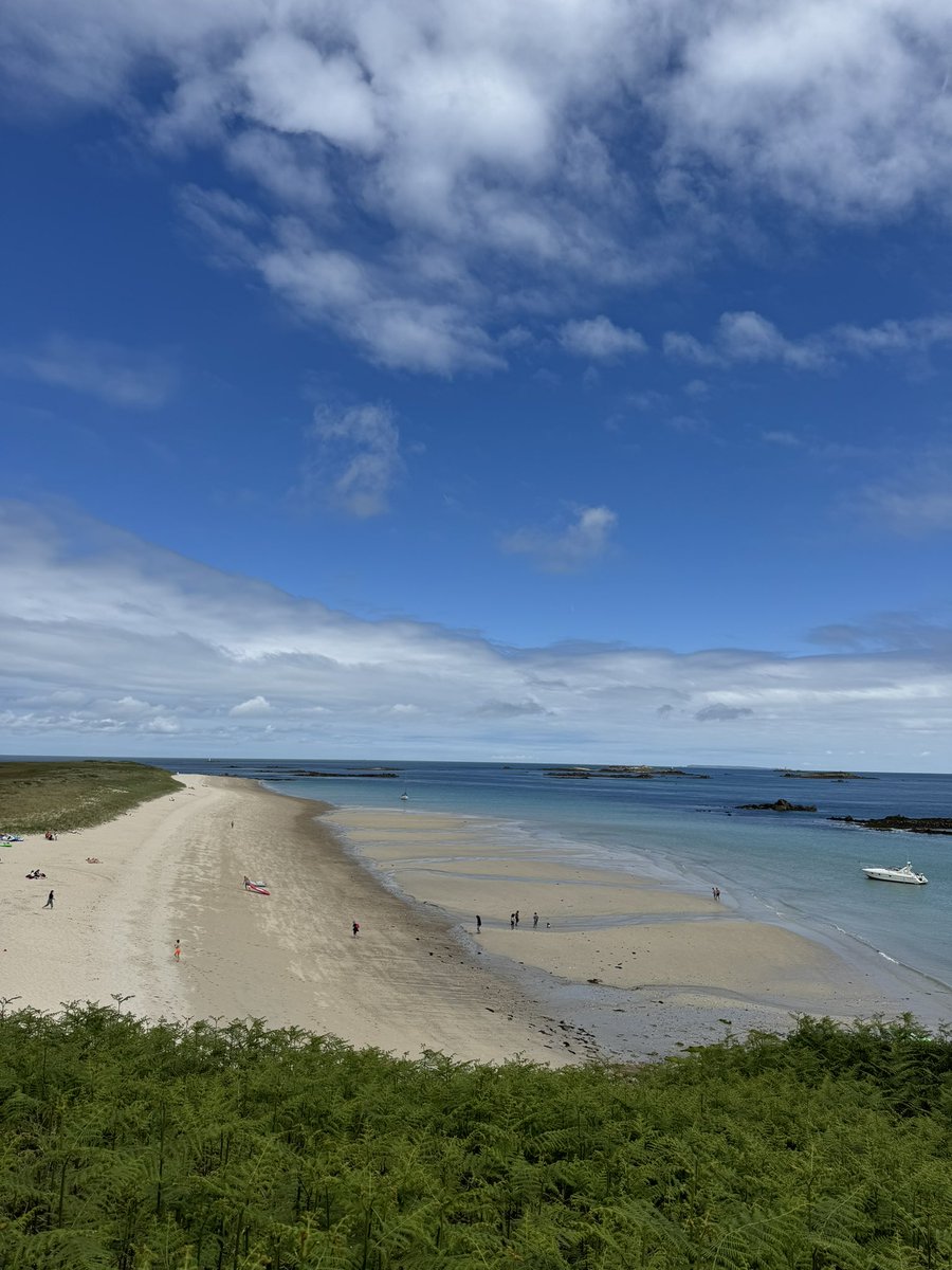 HimsworthM's tweet photo. @hermisland If you’re in the Channel Island don’t miss out on a trip to Herm! Stunning! https://t.co/1KfllJxvRN