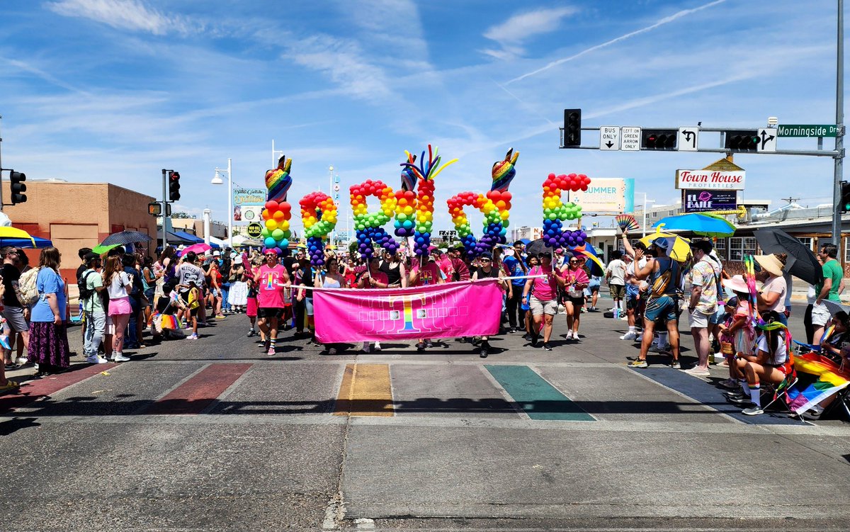Jessicawynn20's tweet photo. Happy Pride π @ElviraDeCuir @SueStew92 @rulesshmules @JKalena123 #mobilizeforinclusion https://t.co/rC64VYQguJ