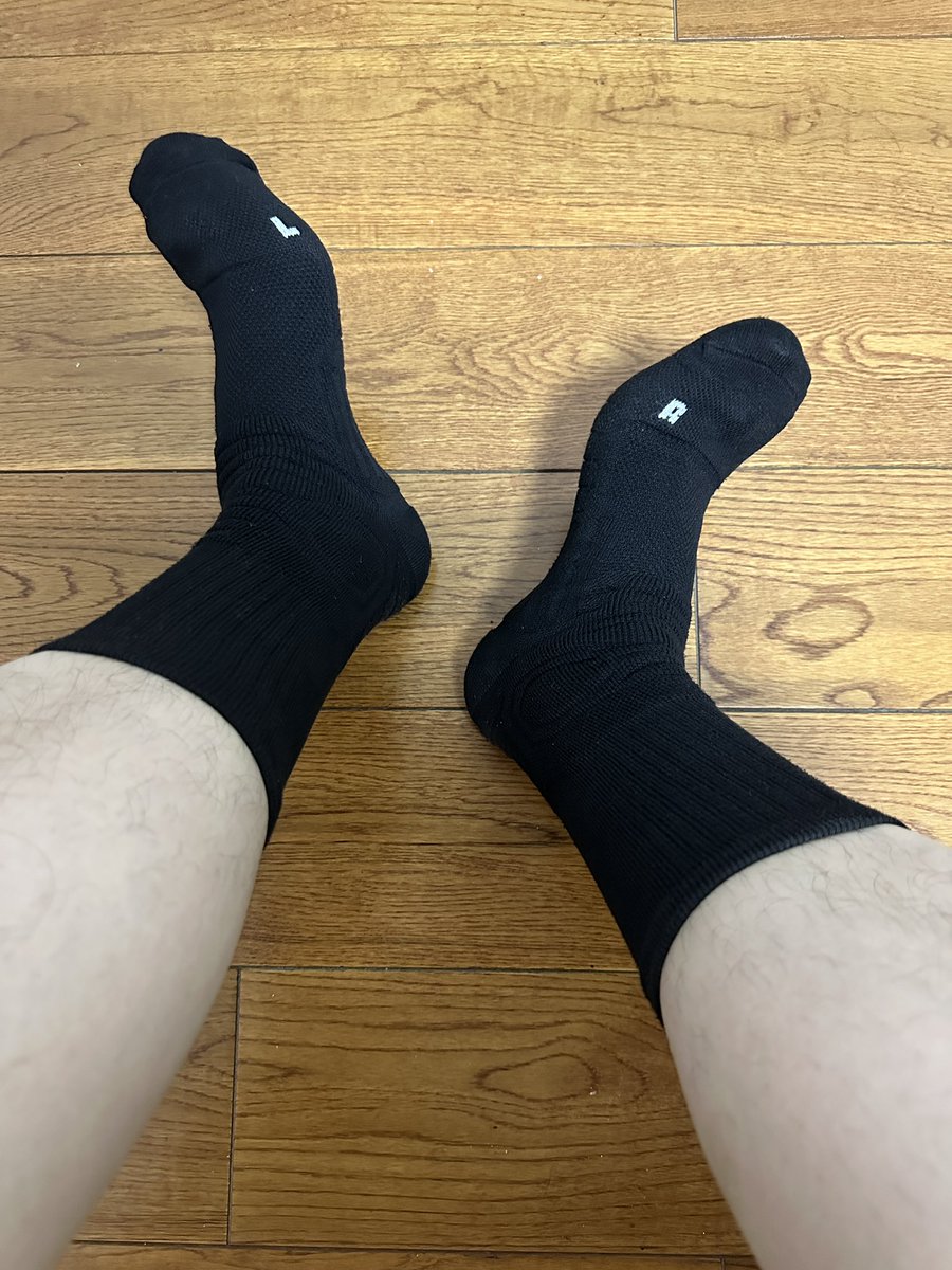 nanS1069M's tweet photo. 黑   or   白 https://t.co/kkTTbIutfq