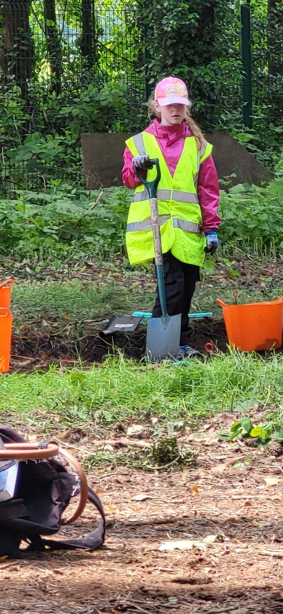 gina7702's tweet photo. @VanessaAOakden @YAC_CBA @LivUni @ChetCentre Abbie loved it. ( even if the spade was nearly as big as her😂)
Thank you https://t.co/yhZ4vgWRo3