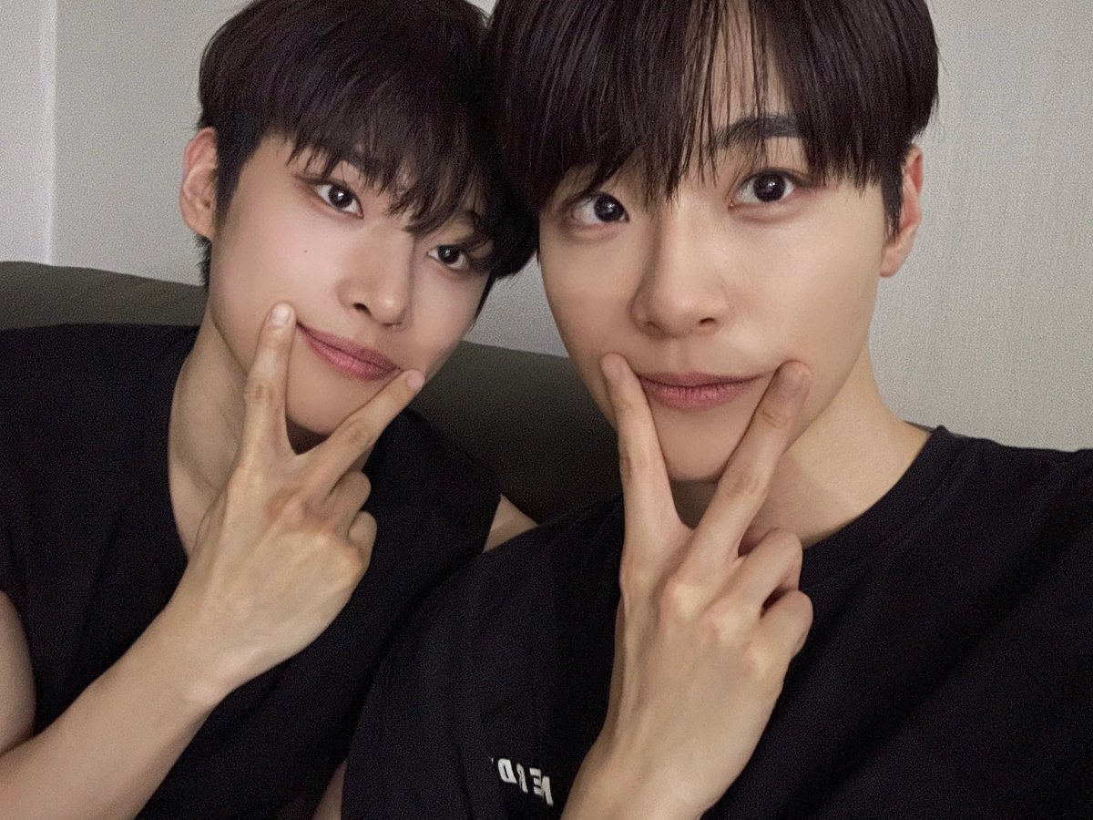 📸 | Seongmin via b.stage com o Yedam:

"Você está tendo um bom final de semana??
Se você não estiver gostando dos próximos dias
Certifique-se de ouvir 'FXX OFF' do ONE PACT 😻"

#SEONGMIN #성민 #ONEPACT #원팩트