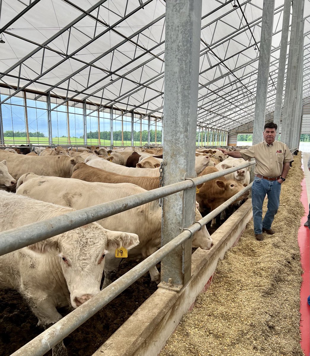 Thank you to the Schaus Group for hosting our final stop! Top notch 🇨🇦 cattle managed by a top notch team. Thank you for the continued support and mentoring of the next generation in the beef industry. <a href="/KenSchaus/">Ken Schaus 🇨🇦</a> ⁦<a href="/CdnCYL/">Canadian Cattle Young Leaders</a>⁩ ⁦<a href="/CarlsruheCattle/">TaDomi Hunt</a>⁩