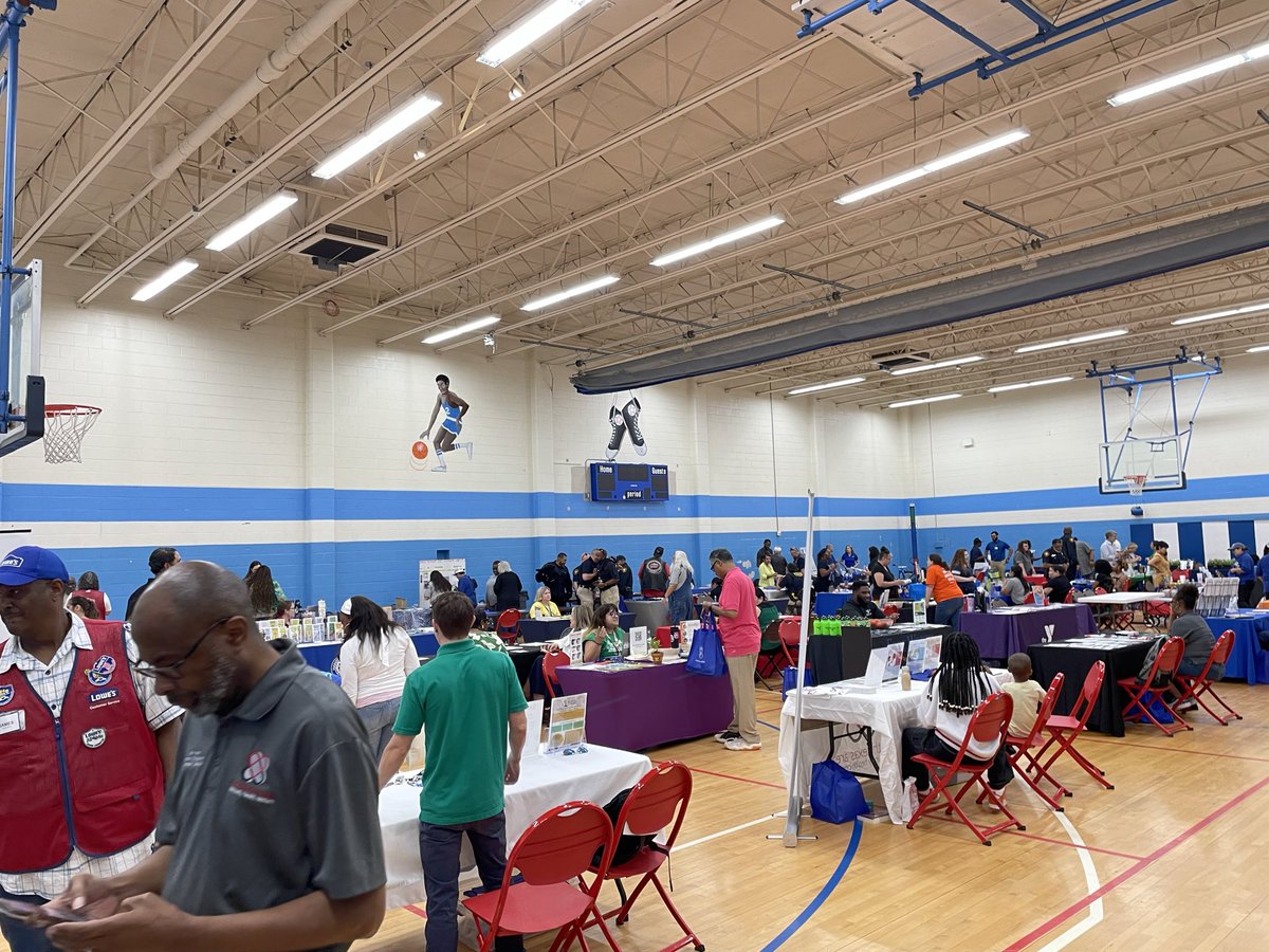 Great #Health &amp; #Safety Fair at the #MLK Center today! #Police, #Community &amp; organizations coming #together to provide #support &amp; #Resources!