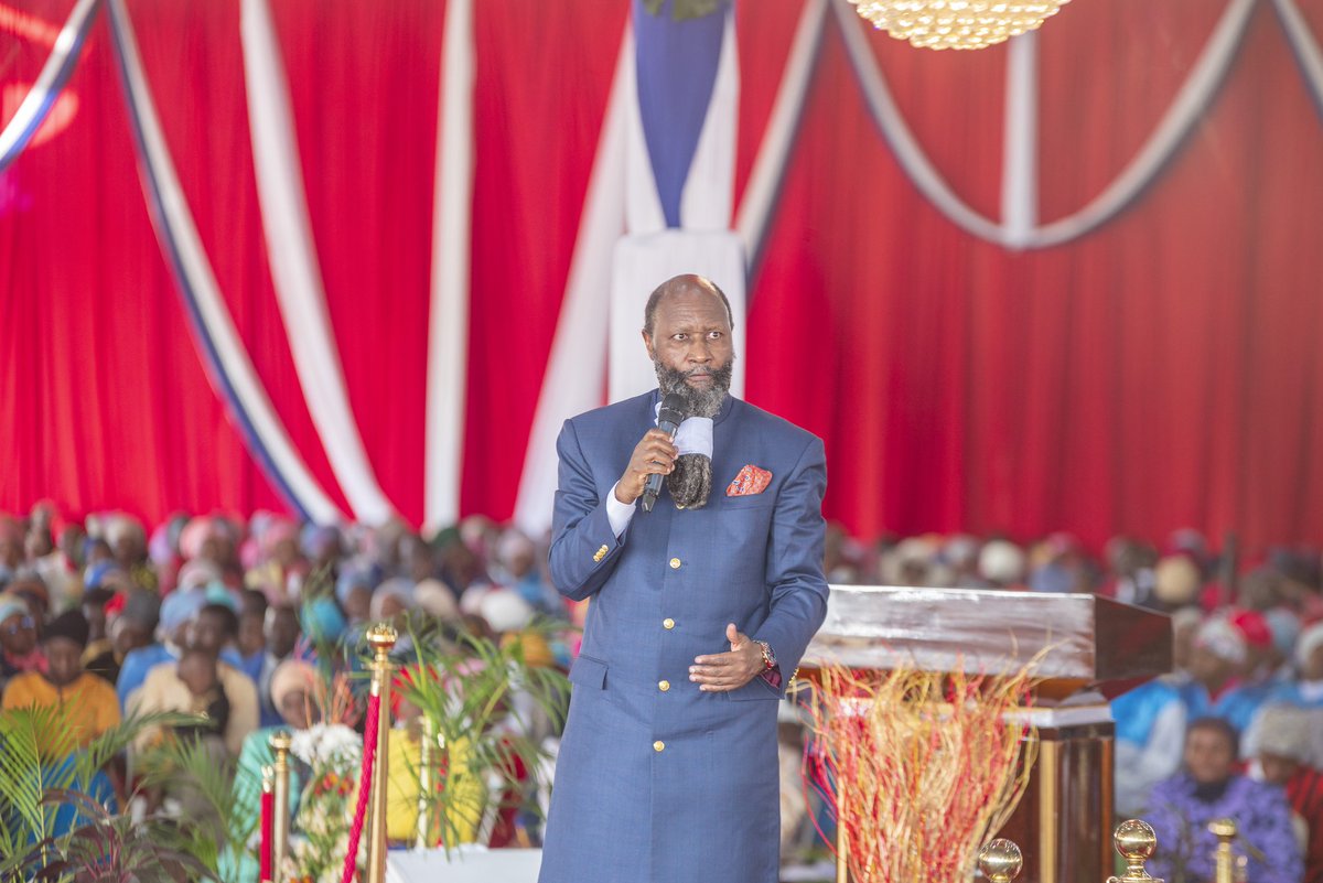 Geofreyrono_'s tweet photo. Difference between the Rapture and the Second coming of the Messiah 

1. RAPTURE 
Matthew 24:36 NIV
[36]  “But about that day or hour no one knows, not even the angels in heaven, nor the Son, but only the Father.
Those who are Holy (Holy Christians) will be raptured. Only those who are holy will be able to see him. It is a secret event!. 

2. SECOND COMING OF CHRIST 
Matthew 24 [NIV]
[vs:27] For as lightning that comes from the east is visible even in the west, so will be the coming of the Son of Man.
[vs:28] Wherever there is a carcass, there the vultures will gather.
[vs:29] “Immediately after the distress of those days
“‘the sun will be darkened,
and the moon will not give its light;
the stars will fall from the sky,
and the heavenly bodies will be shaken.’

[vs:30] “At that time the sign of the Son of Man will appear in the sky, and all the nations of the earth will mourn. They will see the Son of Man coming on the clouds of the sky, with power and great glory.

✅But the 2nd coming will be open and public. It will be visible to all people from all directions. The 2nd return of Christ.

Revelation 1:

There will be mourning and gnashing of teeth. Those that will reject Christ will be mourning at the return of Christ.  Those who rejected grace will mourn. 

But those who will be raptured will not mourn 

Lesson to the church:
1. When you enter the lake of fire, there's no non-believer. They all believe in Christ. They say "Father Abraham, send someone to warn my brothers and sisters to take salvation more seriously.
2. That is the day when those who rejected Jesus finally believe.
Let us believe and receive Jesus now at this time so that we'll be part of the team that comes with Glory, to reign with Jesus in Jerusalem.

There is an elaborate promise that the Messiah has laid in the Bible.
#JesusIsComingSoon