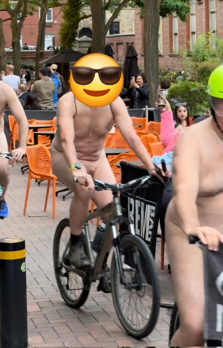 If you've got a magnifying glass you might be able to see my #micro as I ride around Manchester! #smalldicknudist #wnbr #tinycock #sph #smalldicklife