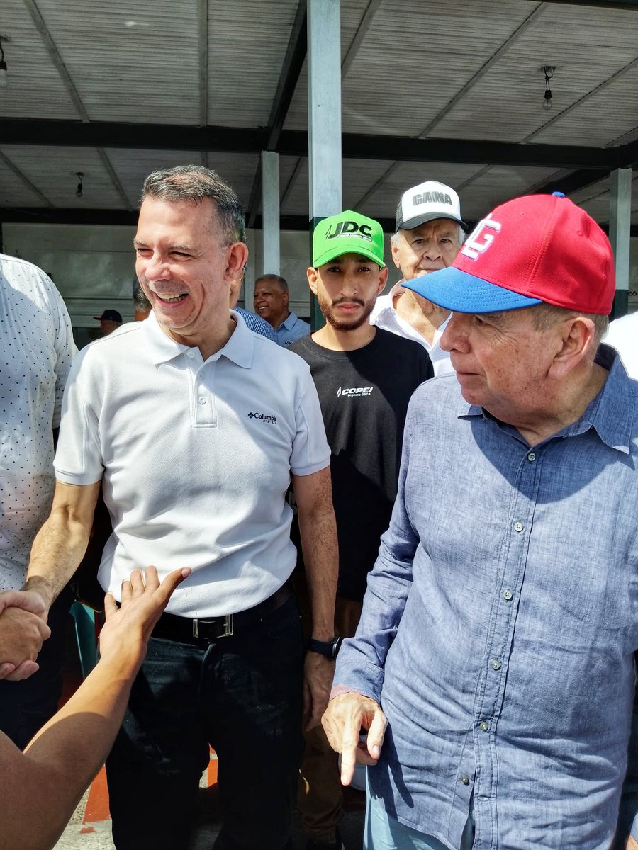 robertoenriq's tweet photo. Acompañamos a nuestro candidato @EdmundoGU junto a los factores de la @unidadvenezuela a recorrer La Guaira, llevando un mensaje de esperanza y cambio que nos llevará al triunfo el próximo 28 de julio. 

¡Los copeyanos estamos con la unidad!

#ConVzla
#UnidadYVoto
#VamosAGanar https://t.co/0SsSN5qvIp