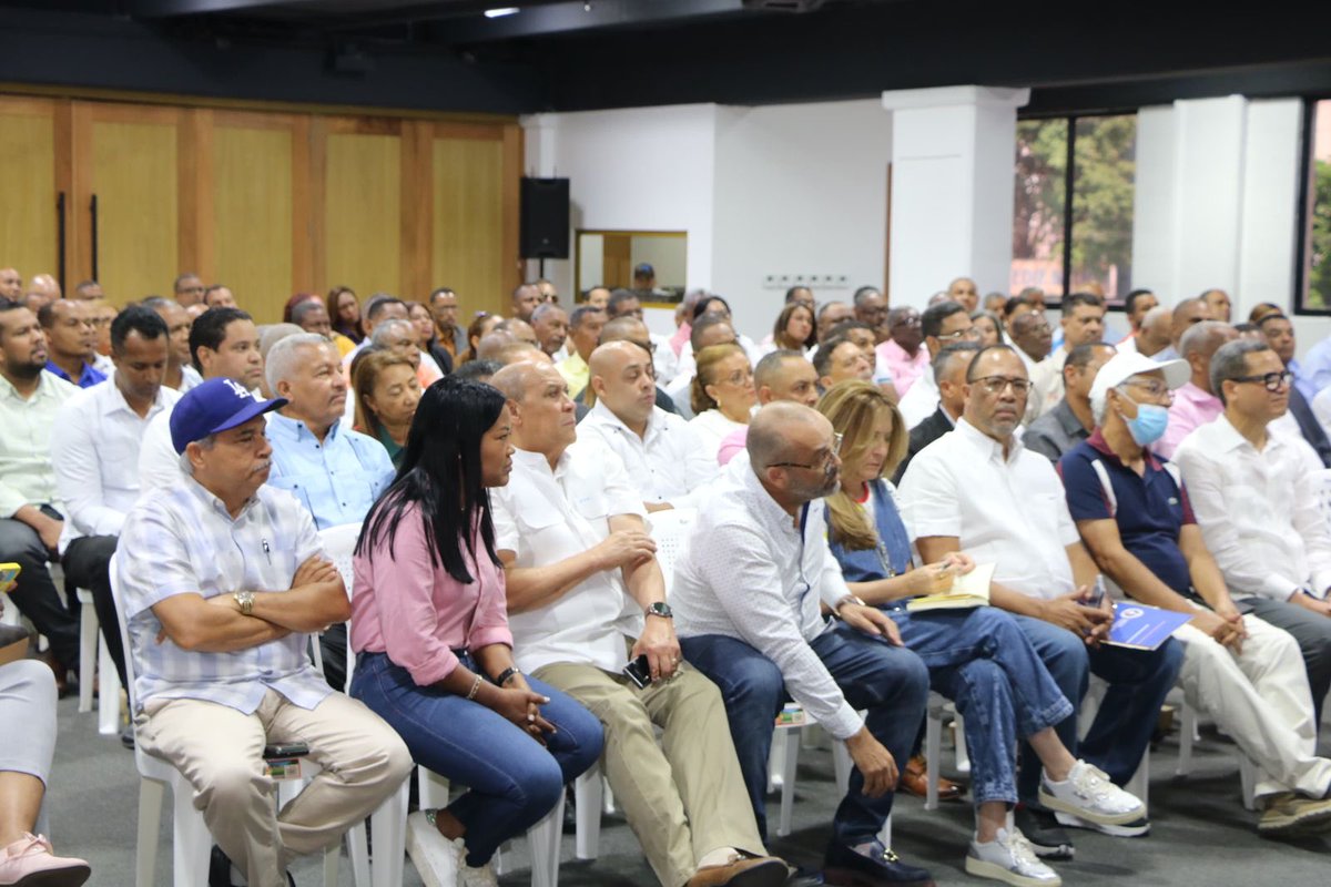 La Corriente Magisterial “Jose Fco Peña Gómez”, realizo hoy una importante reunión donde presentó acciones hacia próximas elecciones de ADP. Vamos a ganar para poner la ADP al servicio del magisterio y de una educación de calidad. Gracias ⁦<a href="/CarolinaMejiaG/">CarolinaMejiaG</a>⁩ por acompañarnos!