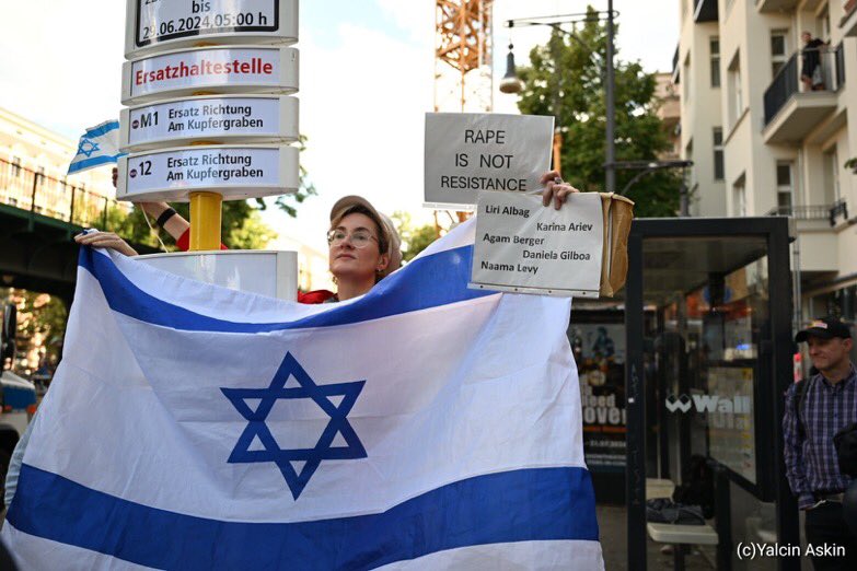 PreislerKa's tweet image. Irgendwelche stalkenden Streamer voller Judenhass hatten mich heute auf dem Kieker. #b0806 
Sie brüllten ihre Lügen und wollten mich mit absurden Behauptungen aus der Reserve locken.
Ich war damit beschäftigt, Menschenrechte auch für israelische Frauen einzufordern.👇🏼