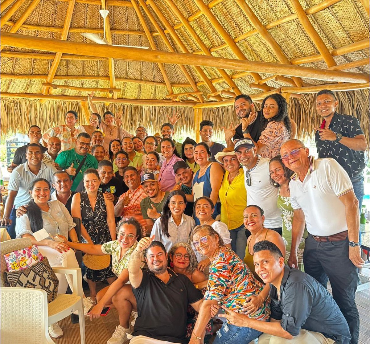 Un gran reconocimiento a los profes de la IE Adolfo Leon Bolivar Marenco, pilar fundamental en la edificación  de la sociedad  Suanera 💚❤️💙

Articuladamente trabajaremos para generar transformaciones en nuestro querido terruño, Suan de la Trinidad.