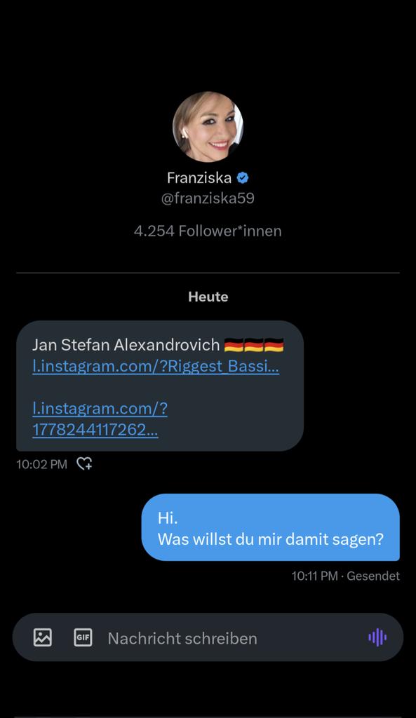 Riggest_Bassist's tweet photo. Ich hab gerade sehr verdächtig aussehende Nachrichten per DM auf meinen beiden Accounts bekommen.

Bin mir sehr sicher, dass das Bot Aktivitäten sind und die Accounts gehackt wurden.

Loggt euch auf keinen Fall auf den verlinkten Seiten ein!
(Unterschiedliche Ansicht App/web) https://t.co/6JVDWCKmAS