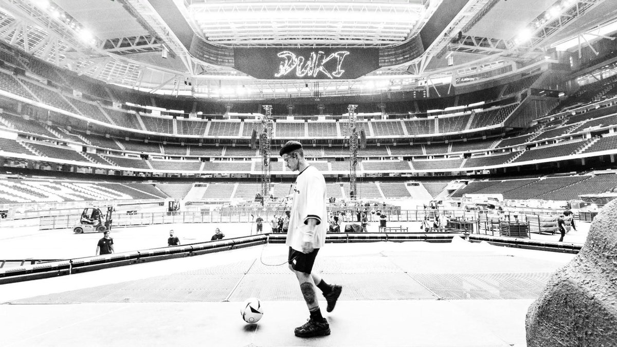 Martinpdisalvo's tweet photo. dijo esto, y un dia se ahogo en la porqueria porque tenia el corazon roto...

el resto es historia https://t.co/RlqniwgCZ7