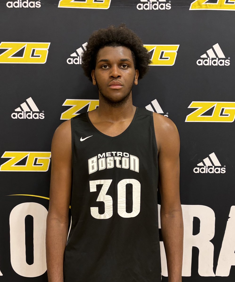 DylanThayer0's tweet image. Dominant performance from 6’10 2025 Chidi Nwosu this afternoon for @Metro_Boston

Nwosu has a good handle for his size, knocked down a number of threes including a big one to go to OT and swatted shots left and right.

@NERRHoops