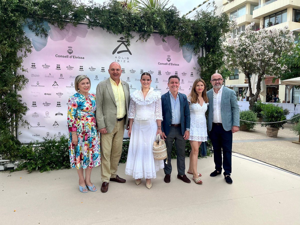 La moda Adlib traspassa fronteres, des de la inspiració Mediterrània que posa en valor la tradició, la cultura, la història dels vestits i una manera de viure de generació en generació. Vila és avui vespre el millor teló de fons per a les col·leccions de 14 dissenyadors i