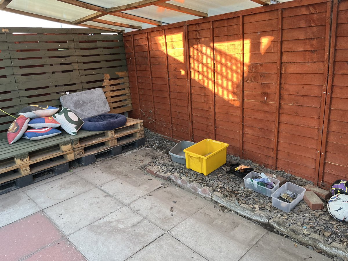 tunstall_n's tweet photo. Bitter sweet day, (I’m having a few of those lately) The infamous Nu Nu ‘n’ Gin is no more! Fear not as this is to pave the way for Tunstall Tavern so watch for updates and hopefully an opening party in the not too distant future 
Roof down tomorrow https://t.co/i6aMp01ARL