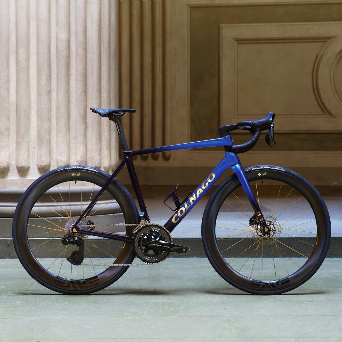 motokiyoshio's tweet photo. Colnago Fleur de Lys | a limited edition for the 2024 Tour de France
#colnagofleurdelys #colnago #fleurdelys #tourdefrance #colnagoxtourdefrance #colnagoc68 #c68 https://t.co/NbAV5tCiQG