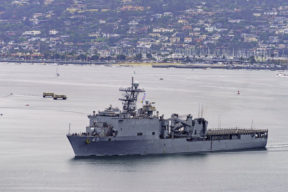 WarshipCam's tweet photo. USS Comstock (LSD 45) Whidbey Island-class dock landing ship coming into San Diego - June 8,2024 #usscomstock #lsd45
SRC: TW-@cjr1321 https://t.co/tF3o7ZQQzV