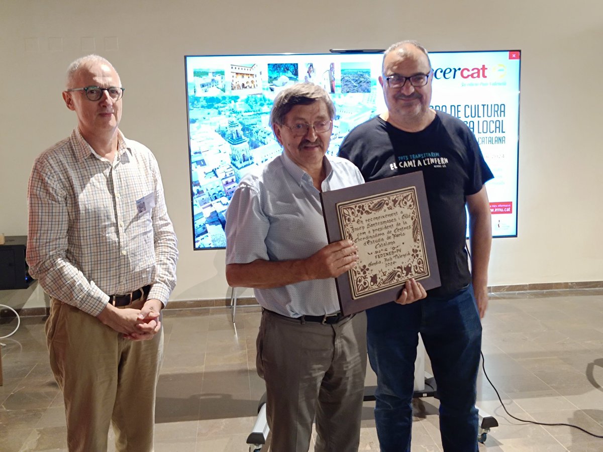 Barrull's tweet photo. Agraïment "socarrat" de @inst_estudis_PV a #JosepSantesmases x la tasca a la @ccentresestudis  i @iramunt al #Recercat #RecercatPV a @alfonselvell @aj_gandia @MAGaMuseu @MCarmeJF74 https://t.co/CP7lUJpCzt
