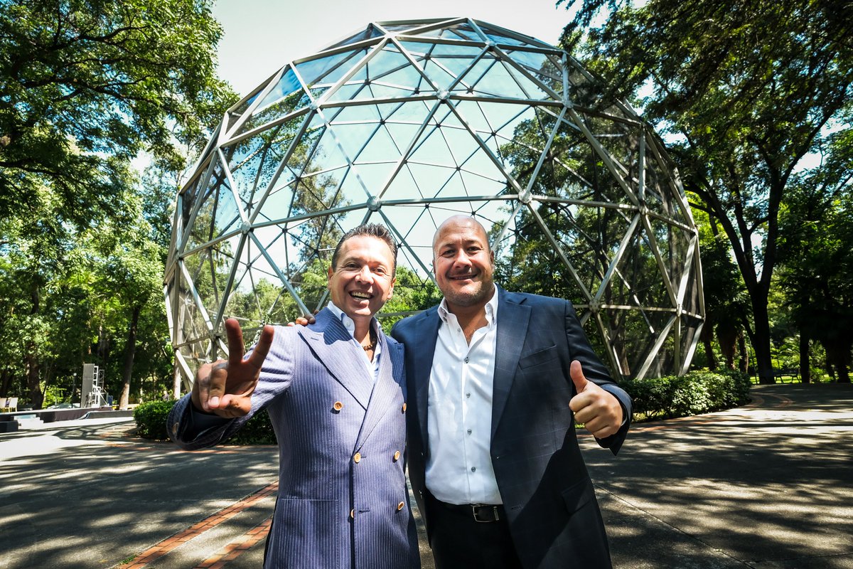 Enrique Alfaro (@enriquealfaror) on Twitter photo Oficialmente felicito y reconozco al gobernador electo de Jalisco, mi amigo <a href="/PabloLemusN/">Pablo Lemus Navarro</a>.
Lo hago primero reconociendo que Pablo encabezó nuestro proyecto en esta campaña con dignidad y entereza. Su liderazgo se fue consolidando paso a paso y sin duda fue el referente central de Oficialmente felicito y reconozco al gobernador electo de Jalisco, mi amigo <a href="/PabloLemusN/">Pablo Lemus Navarro</a>.
Lo hago primero reconociendo que Pablo encabezó nuestro proyecto en esta campaña con dignidad y entereza. Su liderazgo se fue consolidando paso a paso y sin duda fue el referente central de