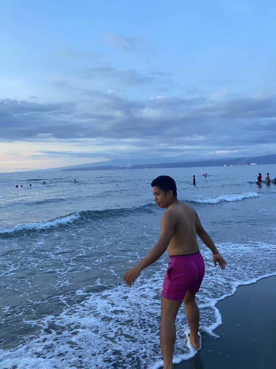 louisejayg's tweet photo. Hey! Beach. https://t.co/HWhLrqTniV