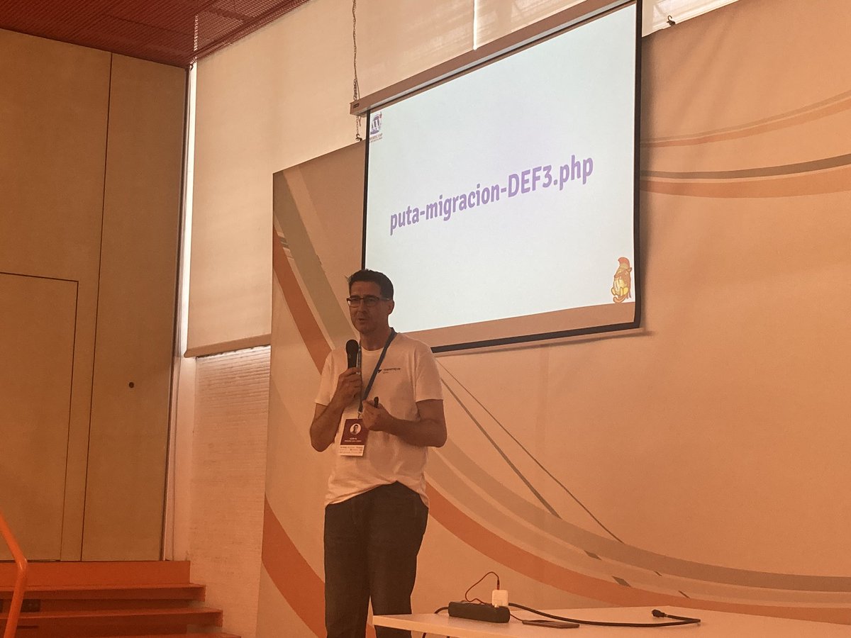 jbanver's tweet photo. @interdevel lo tiene claro: el nombre de su script de migración refleja verdades como puños, en #WCCT24. https://t.co/fdynmJFNrh