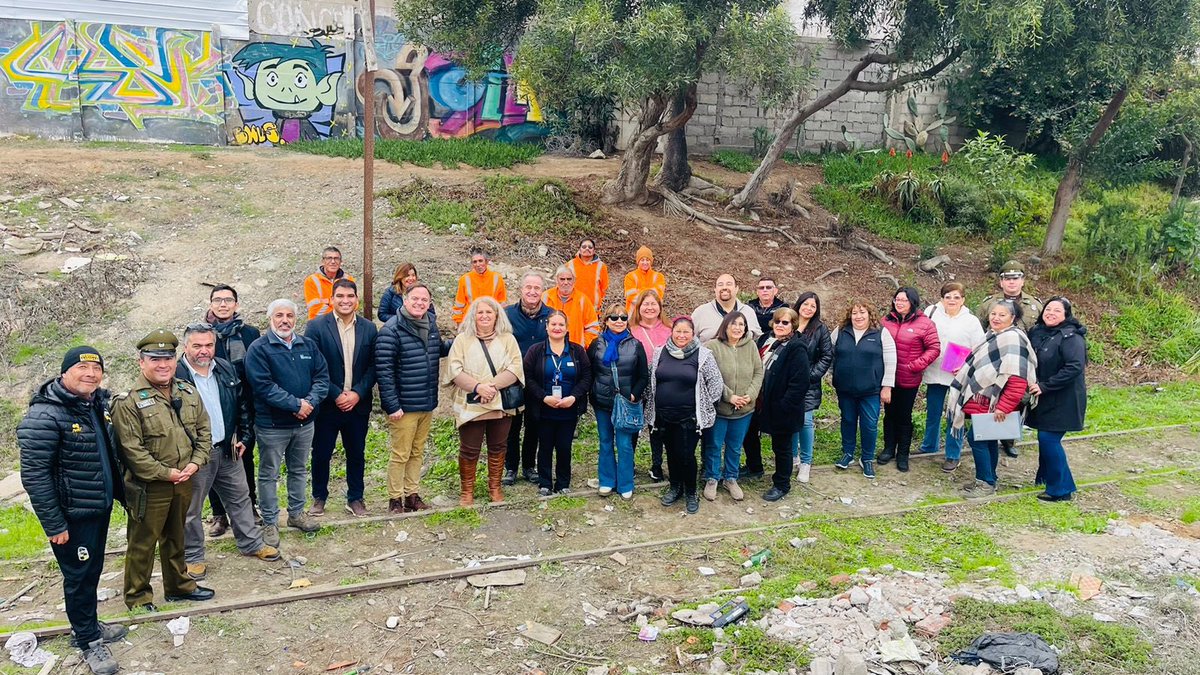 FelipeCarrazana's tweet photo. ✅ CUMPLIMOS con #PuntaMira , Gracias a Gestiones de Nuestro Senador @matiaswalkerp con Empresa #Ferronor, en conjunto con Dirigentas Sociales de #PuntaMira #Norte y #Sur con @dip_victorpinof @fmartinezcore . Se realizó el hito de Lanzamiento de Limpieza de #ViaFerrea 🚂 💪🏻 https://t.co/rdMItPFfai