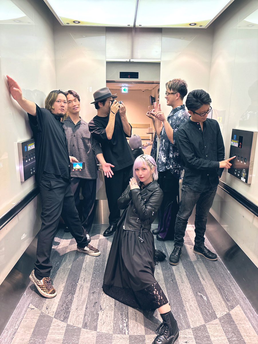 xoxleoxox's tweet photo. 「ReoNa 5th Anniversary Concert Tour“ハロー、アンハッピー”」@ NHK大阪ホールDAY1

ツアー2会場目、無事終演…🐾
大阪城のお色、確かめました…？🏯
ありがとうございました…！

#ReoNa5th https://t.co/l1EJa7roU6