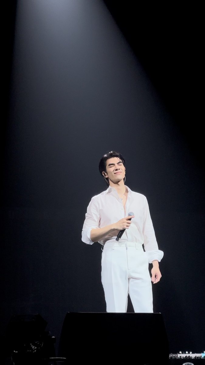 Thank you for tonight💚
Our Prince🤴
<a href="/milephakphum/">mile phakphum</a> 
 #AUTHENTICMILECONCERT
#Mile1stSoloConcert 
#MilePhakphum 
#GreenyRose