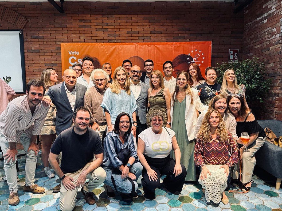 Gracias queridos amigos!!!! Ha sido un honor hacer con todos vosotros esta estupenda campaña!!!! 
Gracias por vuestro sacrificio, entrega y compromiso. Vale la pena 😉
#EquipoEspaña 
<a href="/CiudadanosCs/">Ciudadanos 🇪🇸🇪🇺</a>