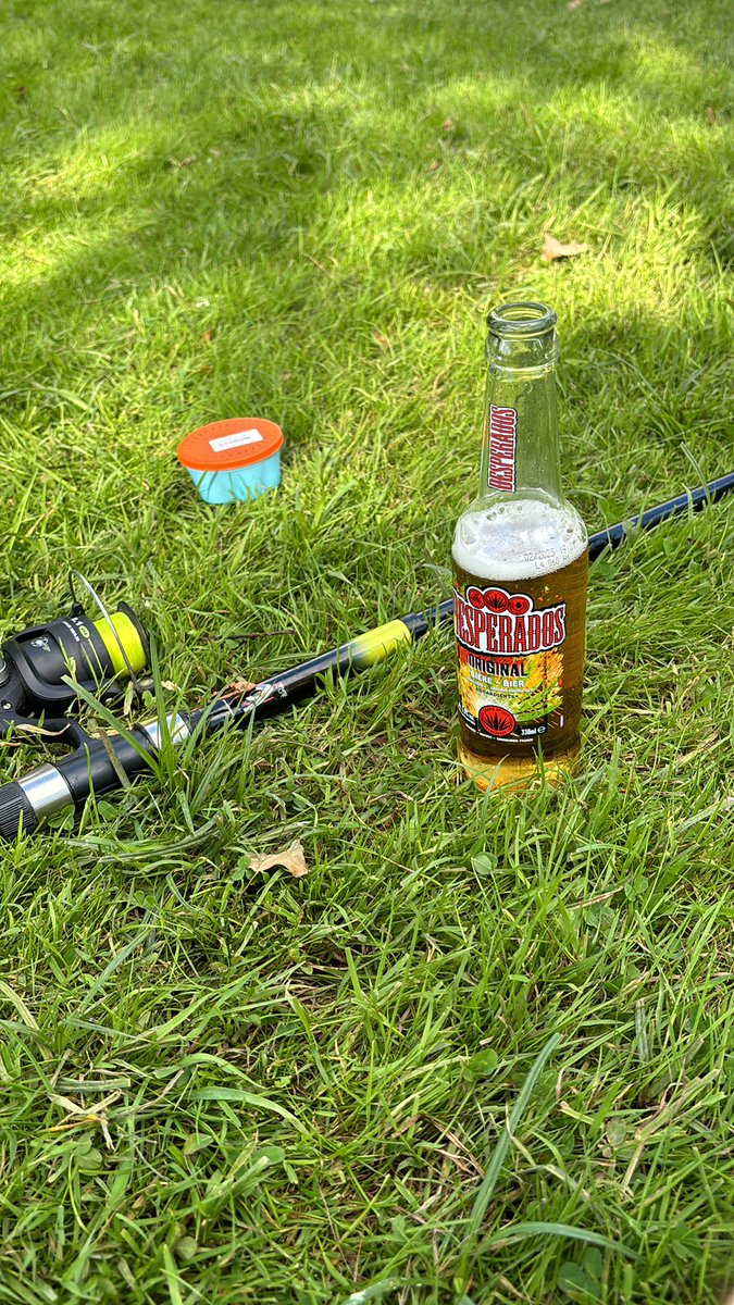 Cojay476512's tweet photo. Monsieur qui a fait une petite journée pêche 🎣🎣
Bon j’ai pêcher plus de bière que de poison 😂🤣 https://t.co/gQY0IxsMhf