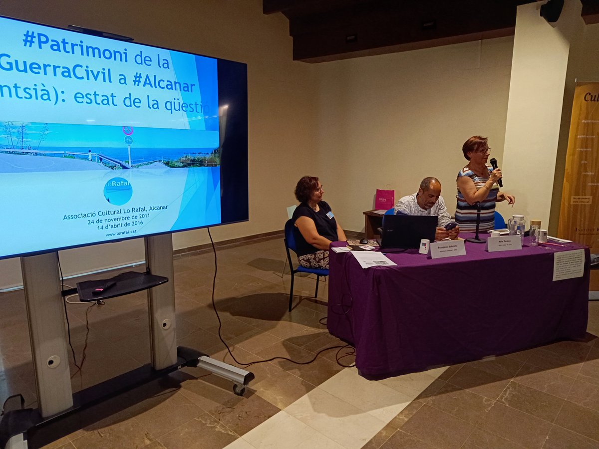 Barrull's tweet photo. Presentació de @Idecocampturia i @lorafal https://t.co/UaZJrVUpxZ