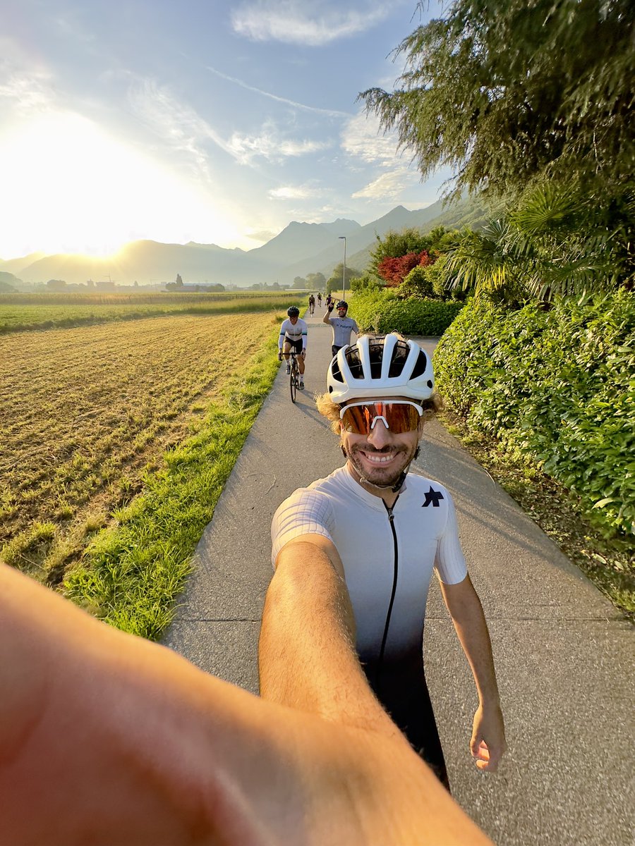FabioAru1's tweet photo. Early Saturday morning ride✌️ https://t.co/CCCiVzCVyg