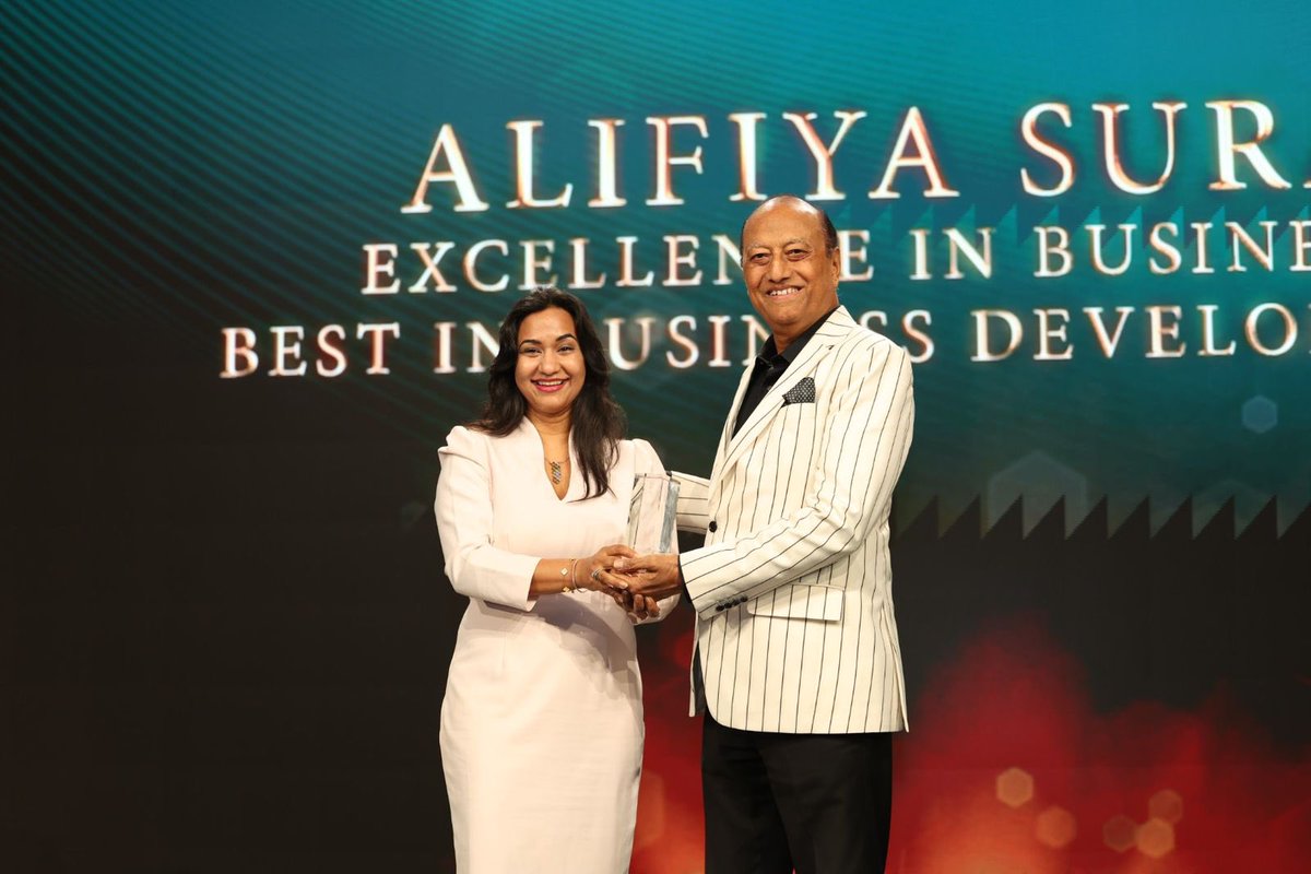 gulfnewsplus's tweet photo. Alifiya Sura receives the Excellence in Business - Best in Business Development award
https://t.co/9jhcHvU8nV
#ExcellenceAwards2024#GulfNews #BeingShe https://t.co/yLSntceSxQ
