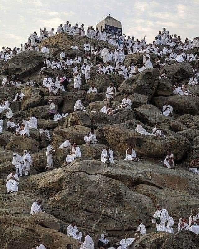 لبيك اللهم لبيك و إن قست القلوب ، لبيك لا شريك لك لبيك و إن فاضت الذنوب ، لبيك اللهم لبيك إنّا عائدون ، تائبون ، نادمون🤲