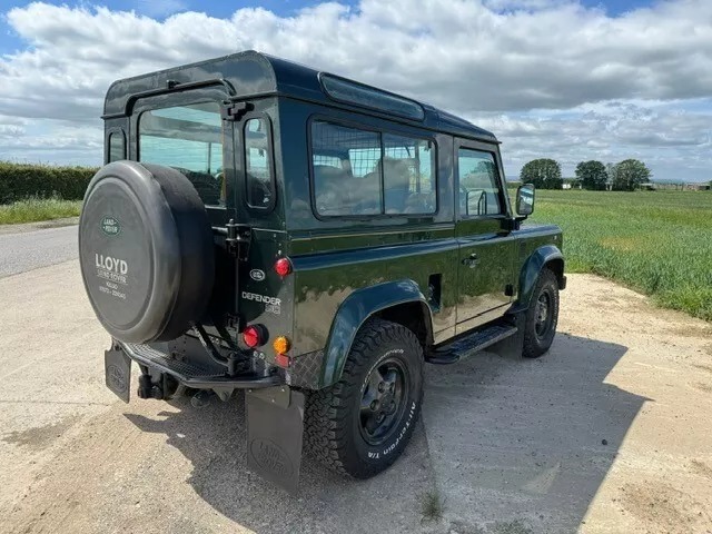 LandyStore's tweet photo. Ad:  1996 Land Rover Defender 90 300 Tdi County Station Wagon - Galvanised Chassis
On eBay here -->> https://t.co/zOmk9KGFWZ

 #LandRoverDefender90 #Defender300Tdi #CountyStationWagon #GalvanisedChassis #OffroadLife #4x4Life #ClassicCars #LandRoverLove https://t.co/mzd5xQutnq